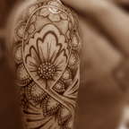 Henna arm